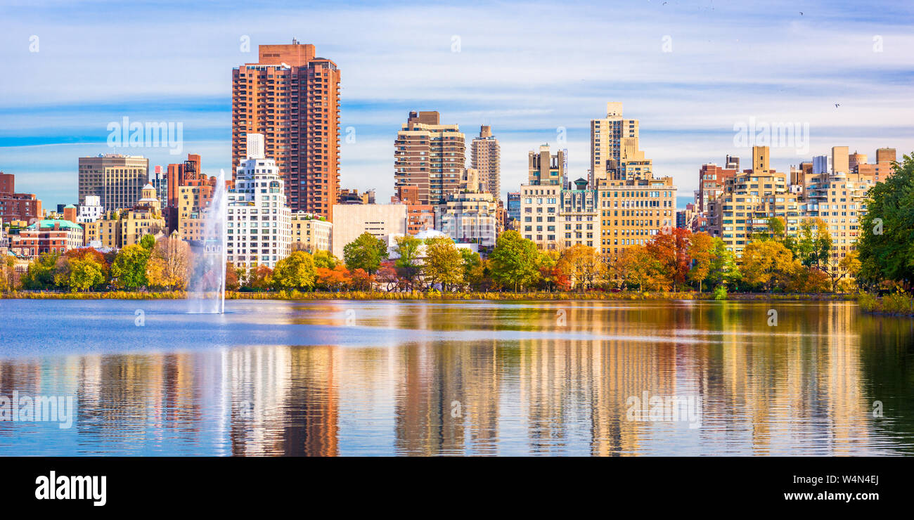 New York, New York, USA am Central Park und Behälter im Herbst Saison. Stockfoto