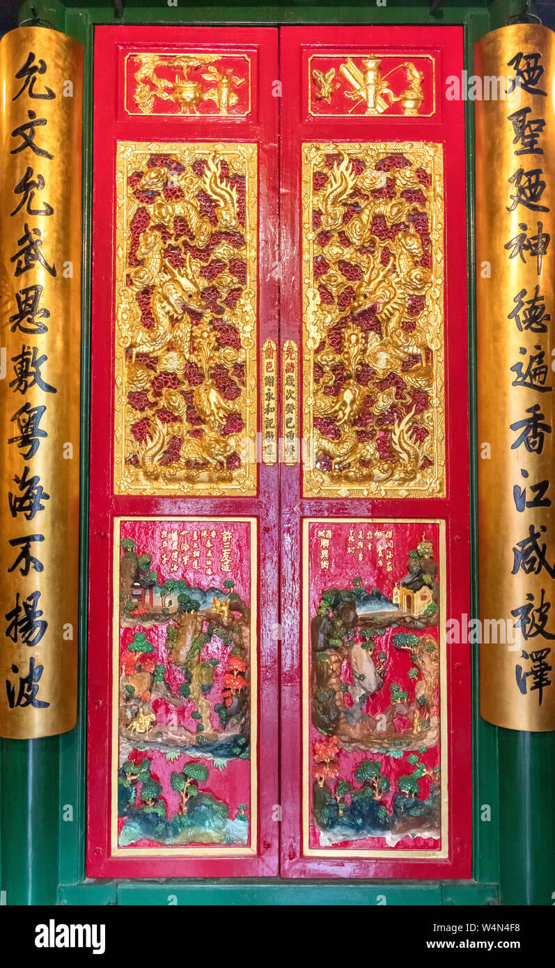 Bemalte Fenster Türen in Man Mo Tempel ein taoistischer Tempel auf der Hollywood Road, Central District, Sheung Wan, Hong Kong Island, Hong Kong, China Stockfoto