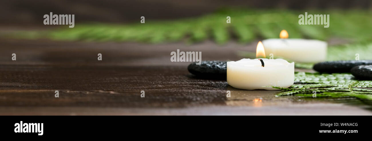 Spa Noch leben Einstellung mit Kerzen, Massage Steine und kopieren Sie Raum, spa und wellness Hintergrund Stockfoto