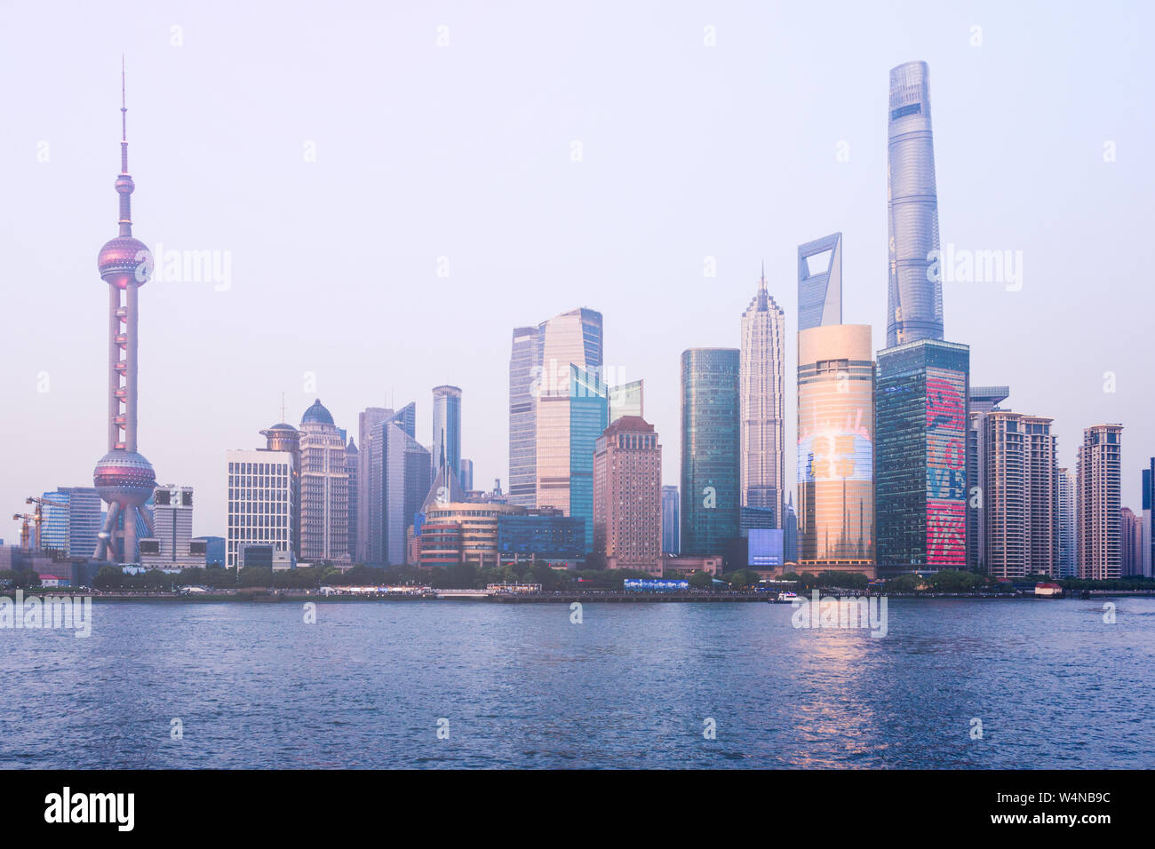 Blick auf Shanghai Business Center in Pudong vom Bund Stockfoto