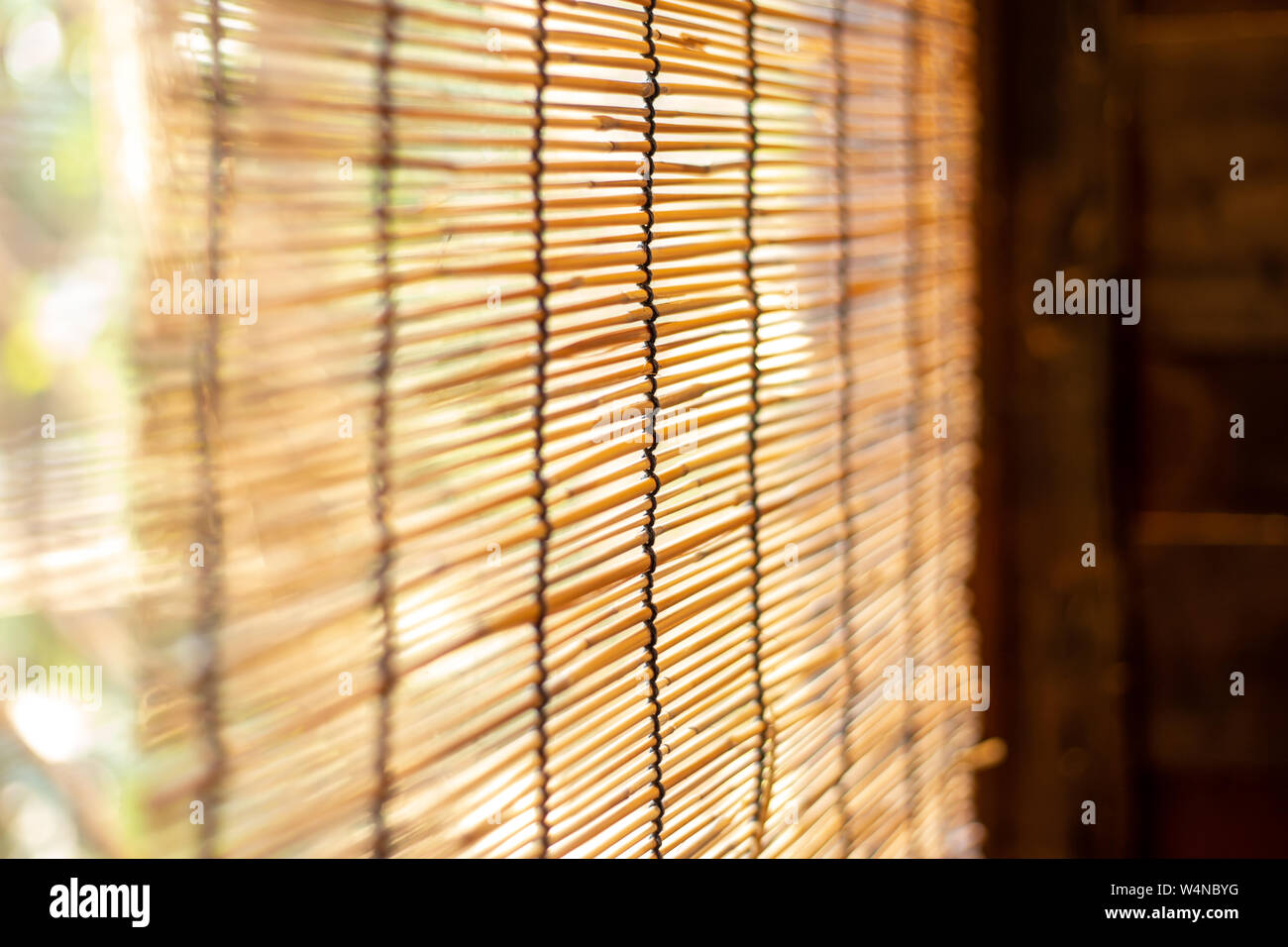 Bambus Holz- roll Fenster Sonnenschutz. Asiatische chinesische Art Living Home Dekoration Stil Stockfoto