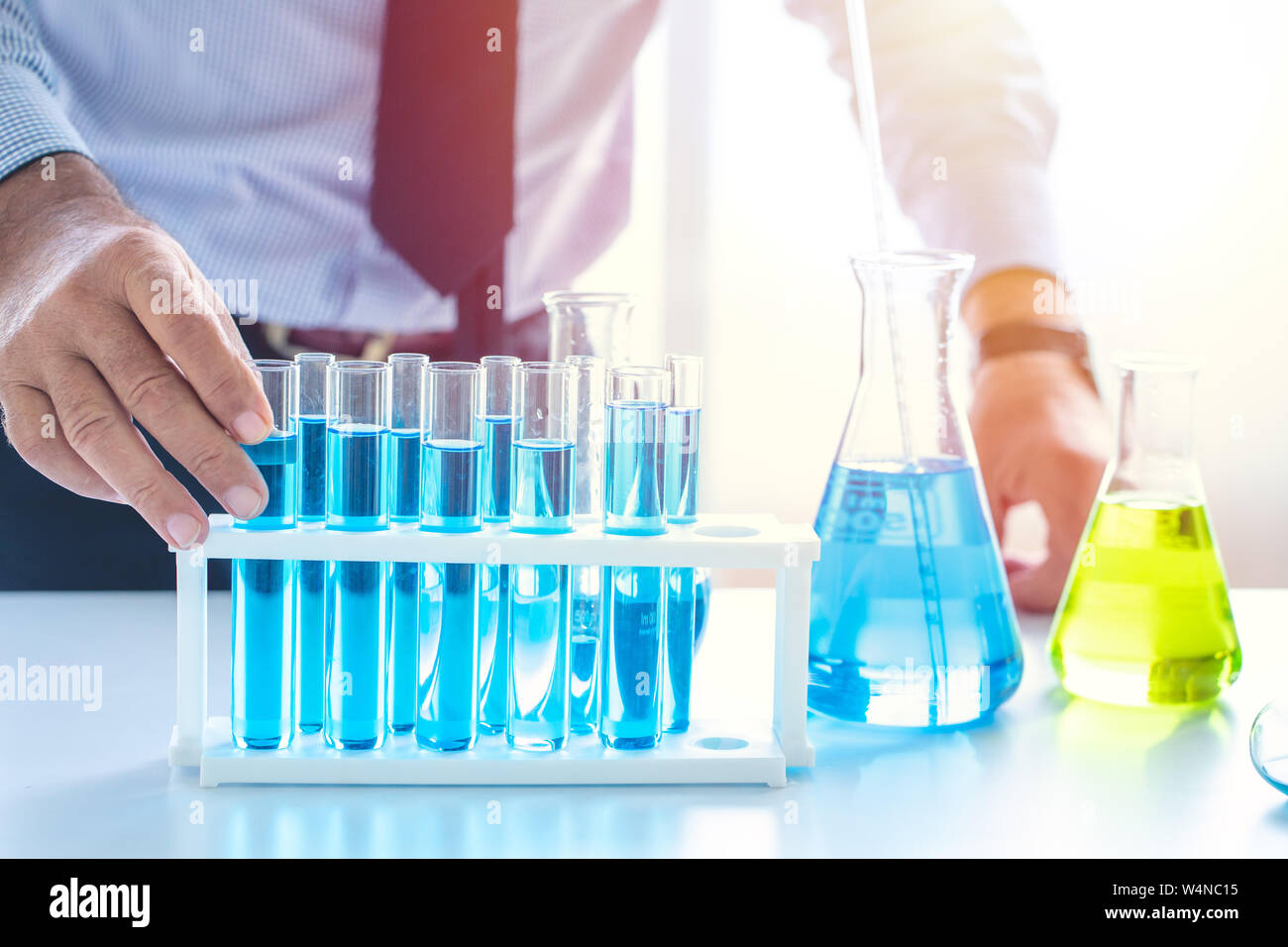 Die medizinische Wissenschaft voraus Forschung Labor chemischen closeup Reagenzglas Stockfoto