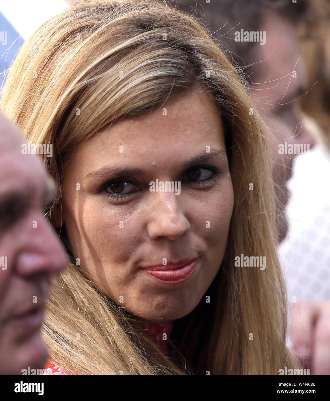 London, Großbritannien. 24. Juli 2019. Carrie Symonds, die Freundin des neuen britischen Premierminister Boris Johnson, Uhren, wie er übernimmt als neuer Premierminister in Downing Street 10, London, am 24. Juli 2019 Credit: Paul Marriott/Alamy leben Nachrichten Stockfoto