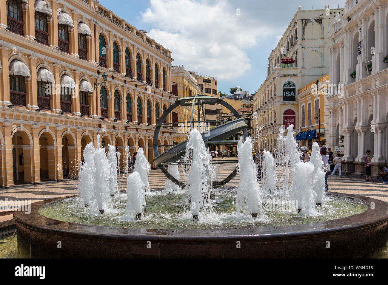 Detailansicht auf Brunnen der historische Hauptplatz Largo Senado, den Senat in der Fußgängerzone. Sé, Macau, China, Asien. Stockfoto