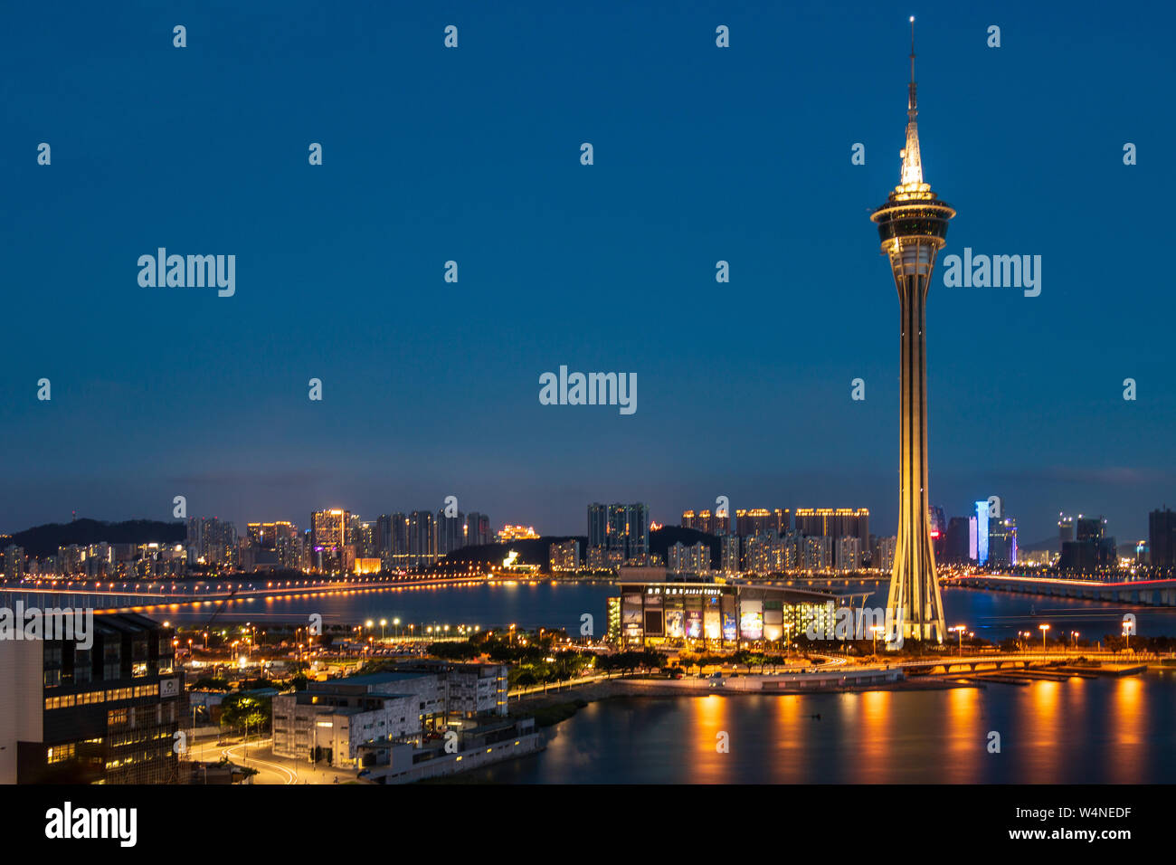 Skyline Nacht Panorama von Macao und Telekommunikation Turm, Torre de Macau. Se, Macau, China. Stockfoto