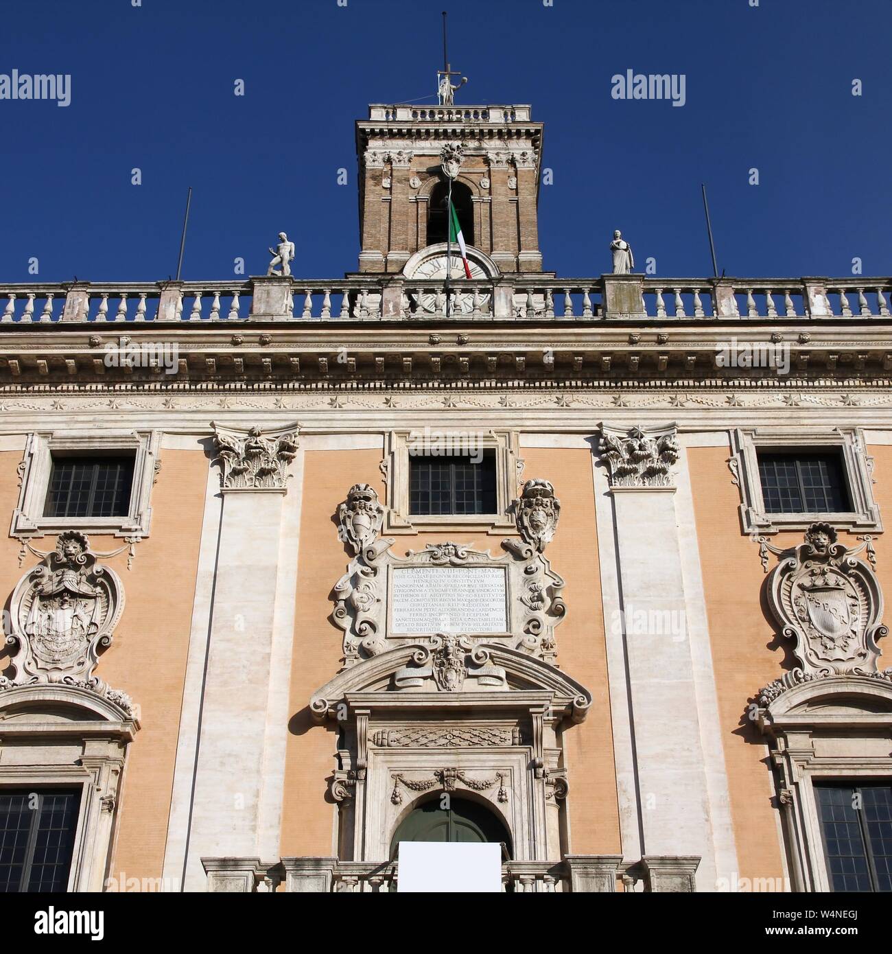 Rom, Italien. Wunderschönes altes Gebäude - Palazzo Senatorenpalast im Kapitol. Quadratische Komposition. Stockfoto