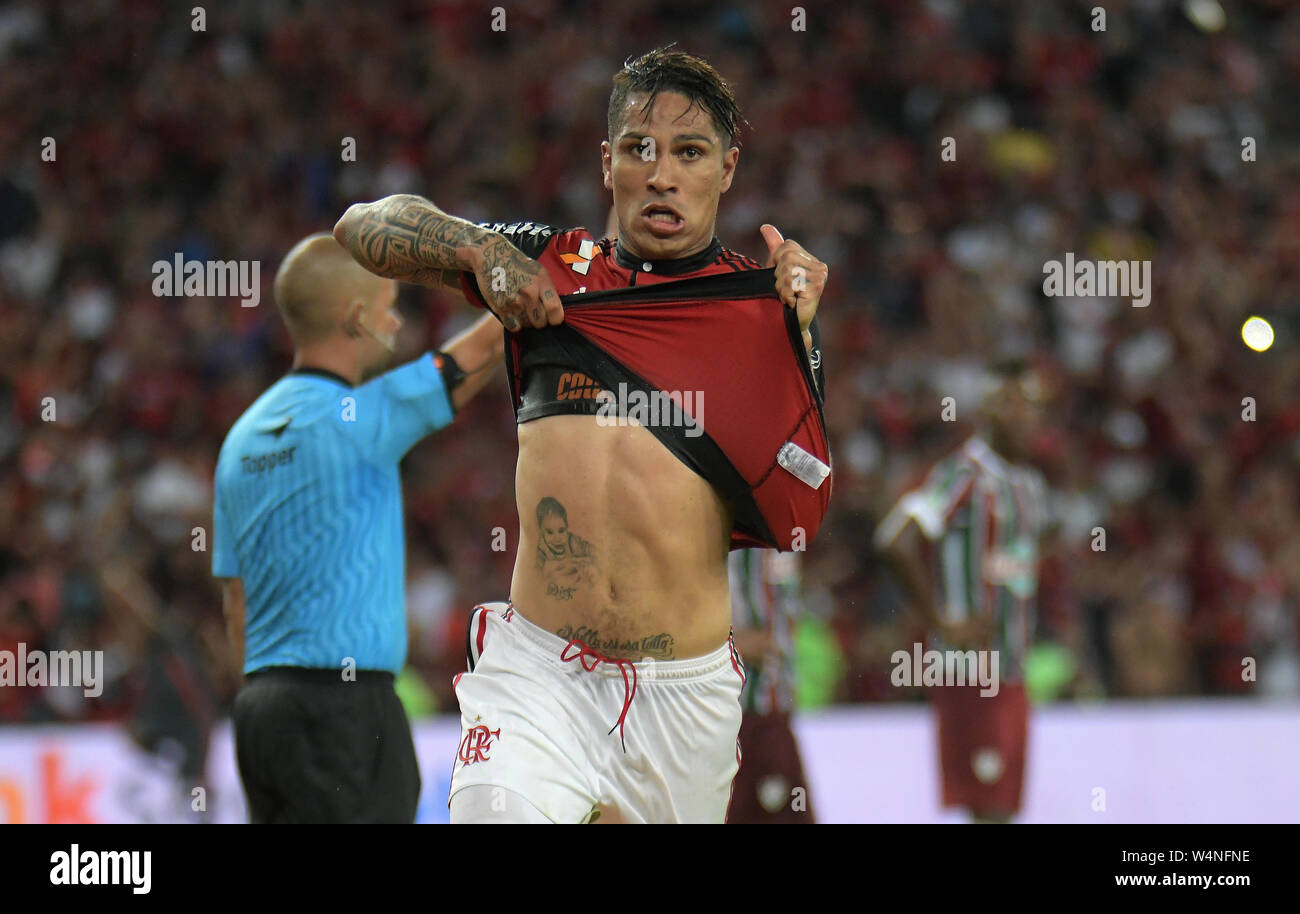 Flamengo soccer Player, Paolo Guerrero, sein Ziel feiern in Flamengo Vs. Fluminense im Maracanã-Stadion in Rio de Janeiro, Brasilien Stockfoto