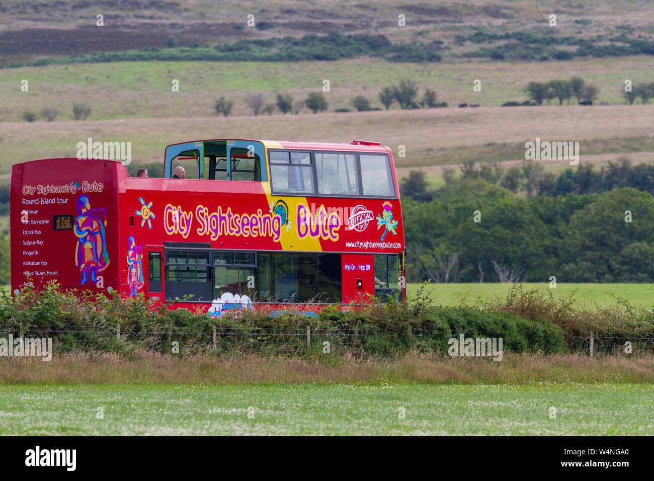 Die offizielle Isle of Bute open top Sightseeing Bus, Reisen auf einem Feldweg, Schottland Stockfoto