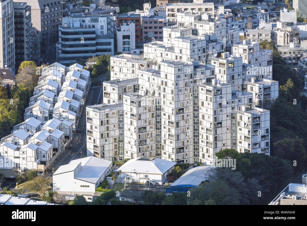 Modernes Apartment Gebäude in der Innenstadt von Tokio, Japan. Stockfoto