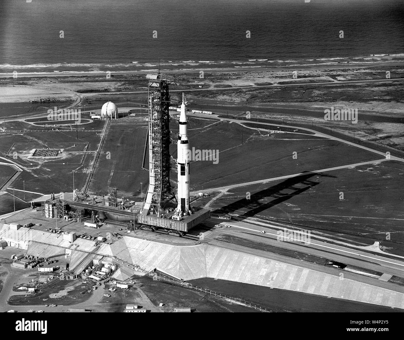 Luftaufnahme des Apollo 11 Saturn V auf Transporter bei komplexen 39A, John F Kennedy Space Center auf Merritt Island, Florida, 20. Mai 1969 gestartet. Mit freundlicher Genehmigung der Nationalen Luft- und Raumfahrtbehörde (NASA). () Stockfoto