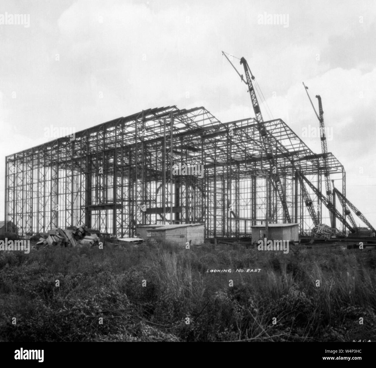 Bau von der maßstäblichen Tunnel (FST) und das Wasserflugzeug Tow Kanal im Langley Research Center, Hampton, Virginia, 18. Juli 1930. Mit freundlicher Genehmigung der Nationalen Luft- und Raumfahrtbehörde (NASA). () Stockfoto
