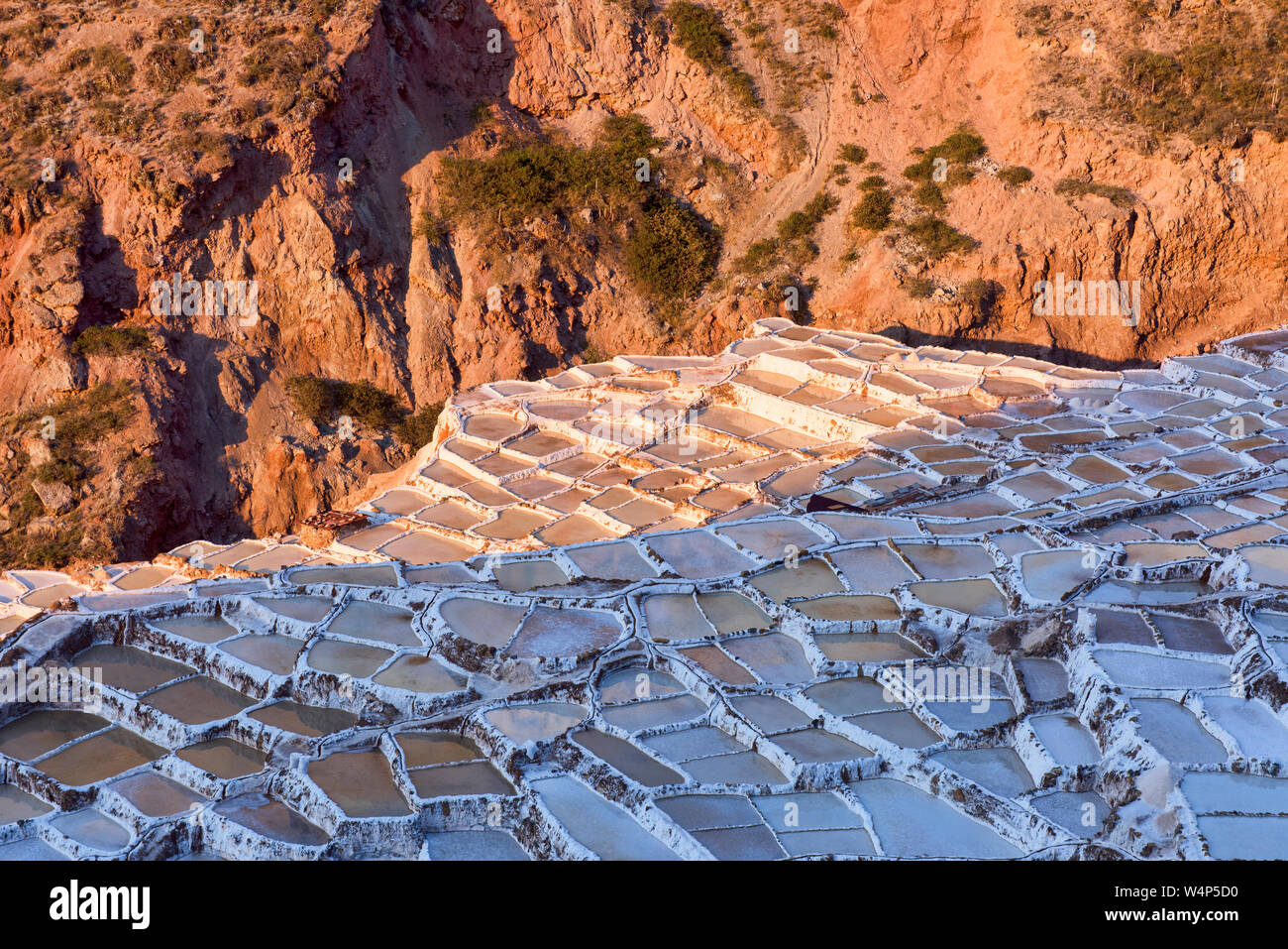 Die erstaunliche Salinen von Maras bei Sonnenuntergang, das Heilige Tal, Peru Stockfoto