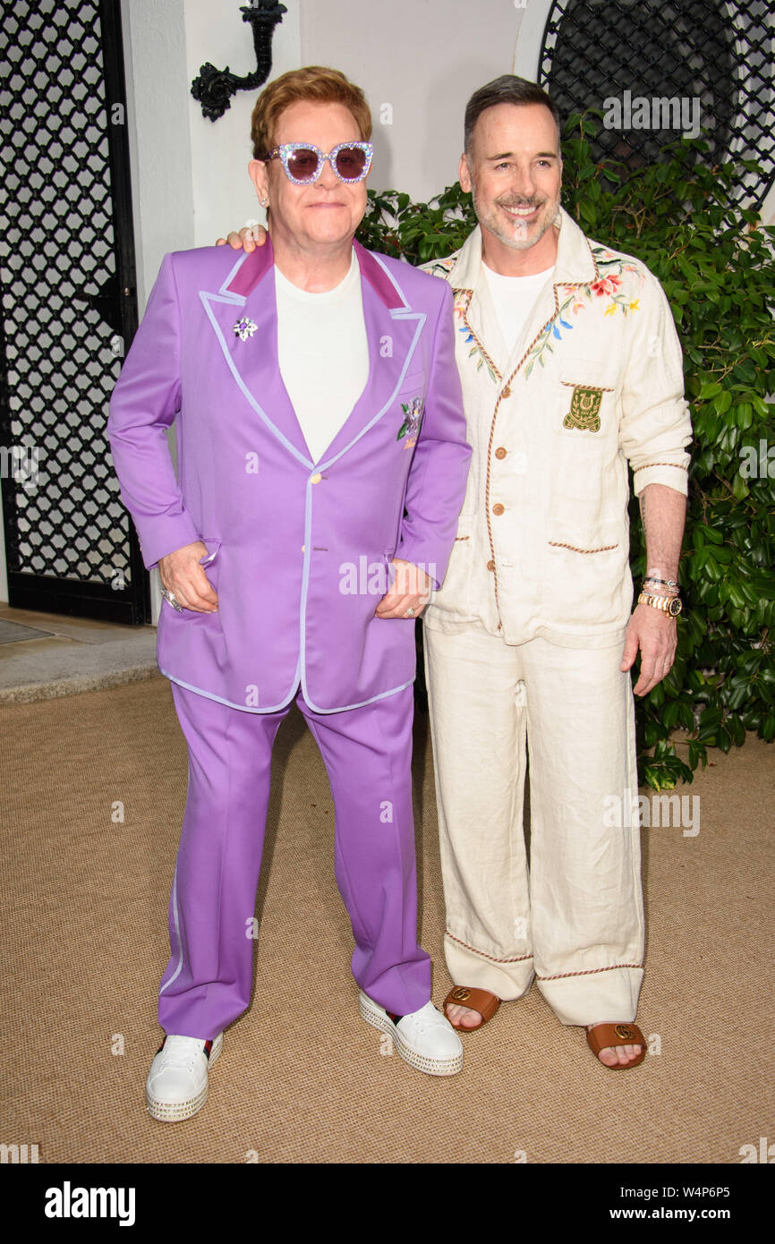 Elton John und David versorgen die Teilnahme an der Elton John AIDS Foundation Hochsommer Party bei Jean Pigozzi's Villa Dorane, Antibes, Frankreich. Stockfoto