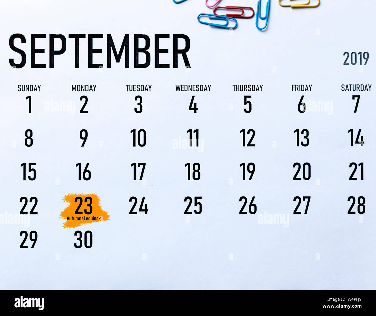 Herbst-tagundnachtgleiche. September Equinox 2019. September 23 markiert  auf dem Kalender Stockfotografie - Alamy
