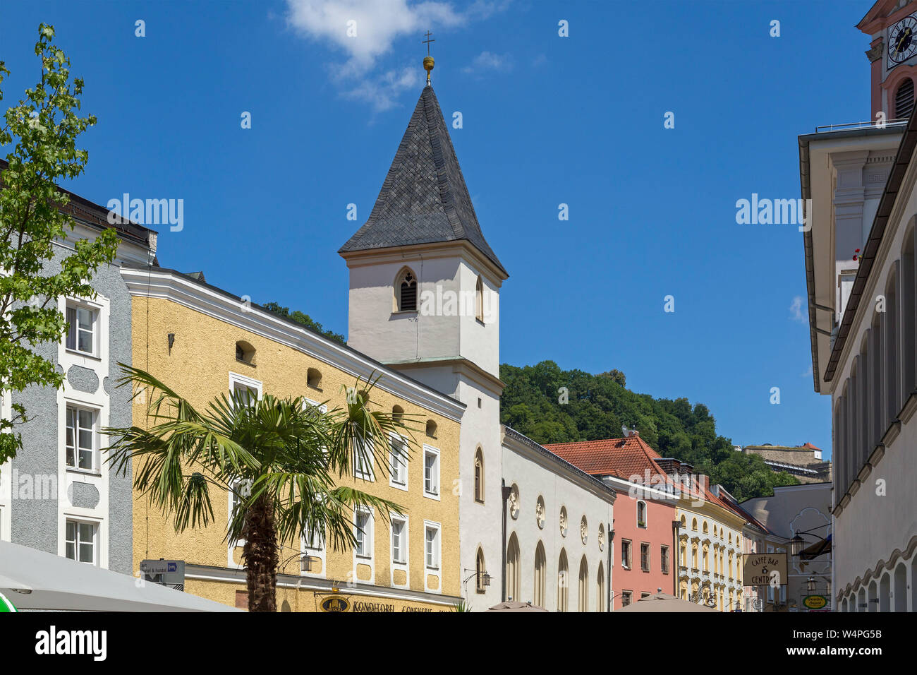 Rindermarkt (viehmarkt) mit Kirche St. Johann am Spital, Passau, Niederbayern, Bayern, Deutschland Stockfoto