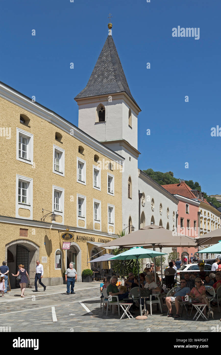 Rindermarkt (viehmarkt) mit Kirche St. Johann am Spital, Passau, Niederbayern, Bayern, Deutschland Stockfoto