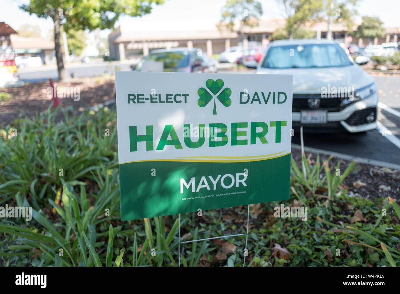Politische Zeichen für lokale Bürgermeisterkandidat David Saubin in Dublin, Kalifornien, 28. September 2018. () Stockfoto