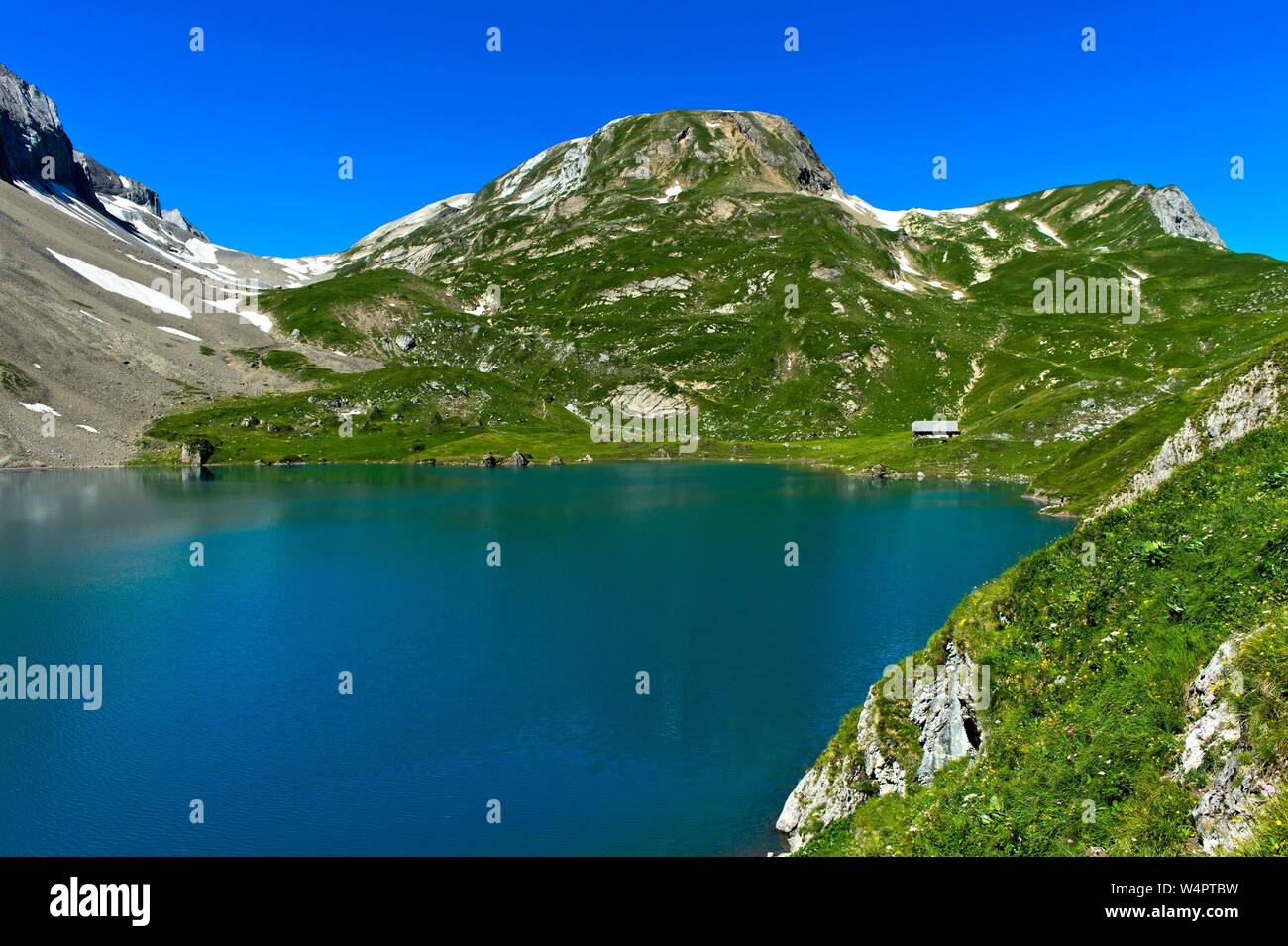 Mountain Lake Iffigsee, Lenk im Simmental, Berner Alpen, Schweiz Stockfoto