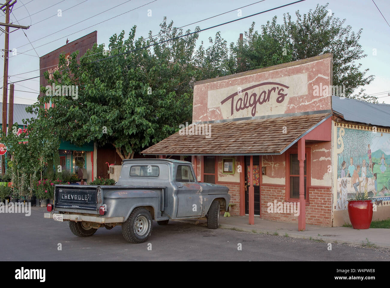 Alten Chevrolet Pickup vor einem Restaurant auf historischen Murphy Straße geparkt, in Lake, Texas. Stockfoto