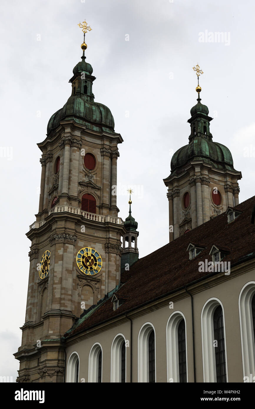 Die beiden Türme der Abtei St. Gallen stand oberhalb der Stadt St. Gallen, Schweiz. Stockfoto