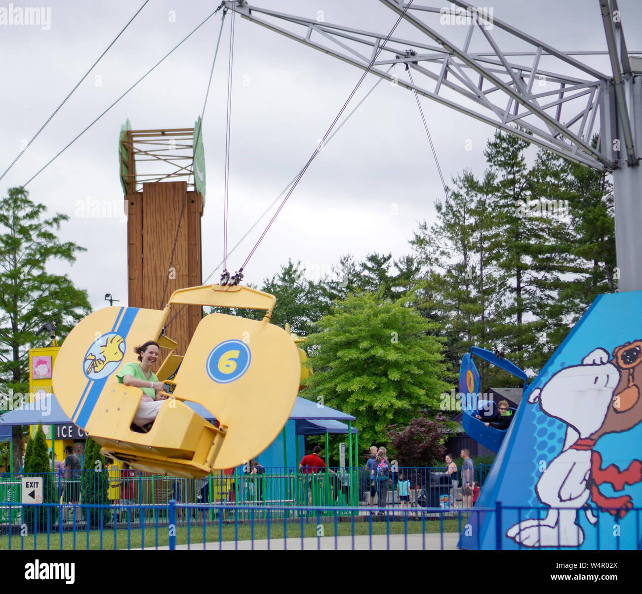 Mimik während Theme Park rides Stockfoto