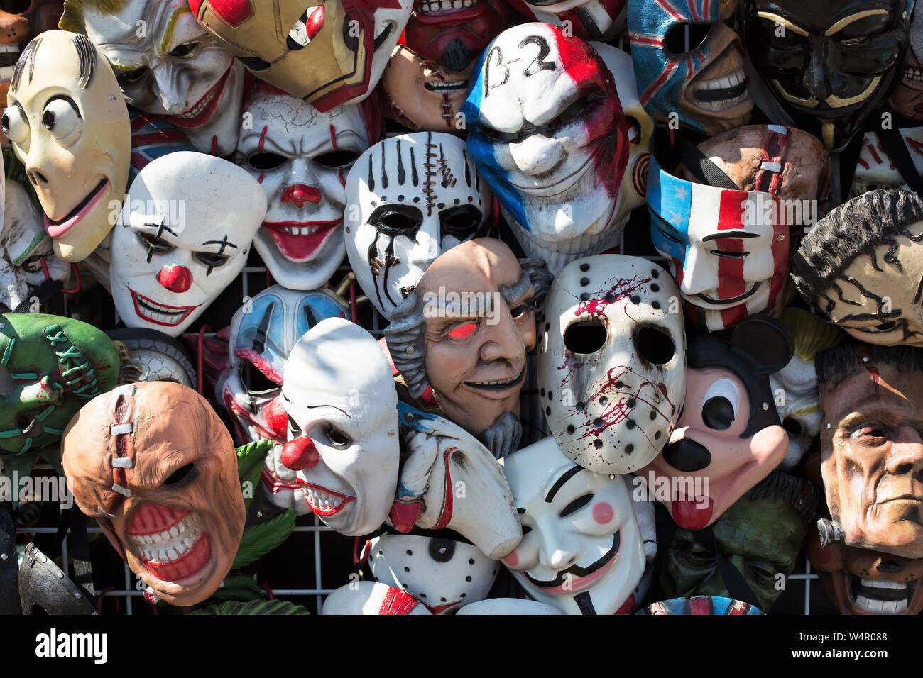 Gruselige halloween masken -Fotos und -Bildmaterial in hoher Auflösung –  Alamy