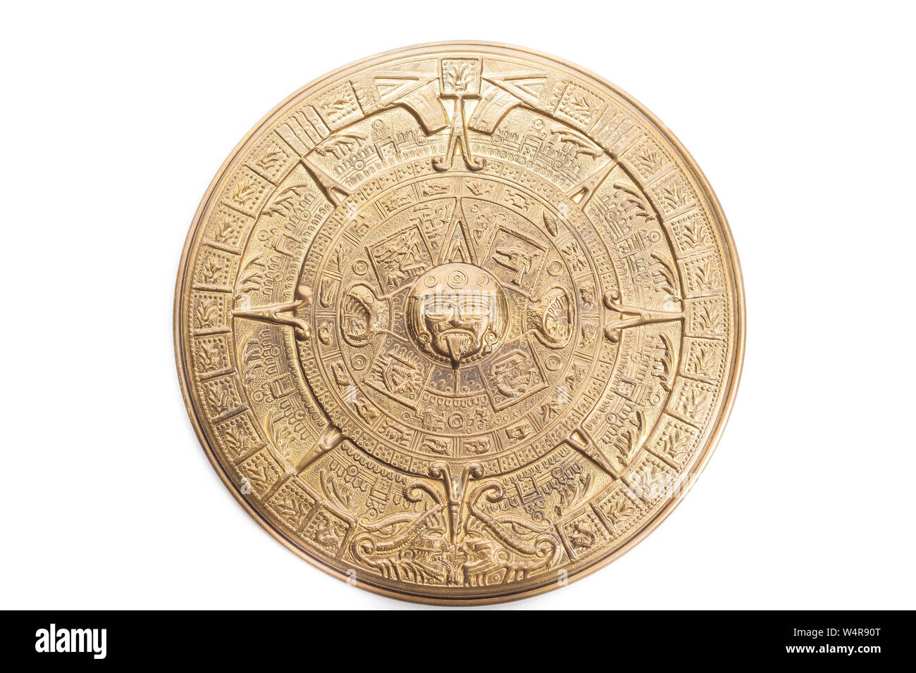 Antique Gold der Azteken Ring auf weißem Hintergrund Stockfoto