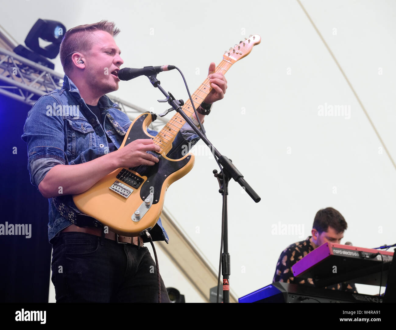 Schottische Band, Gezeiten Linien führen an die Larmer Tree Festival, UK. Juli 21, 2019 Stockfoto