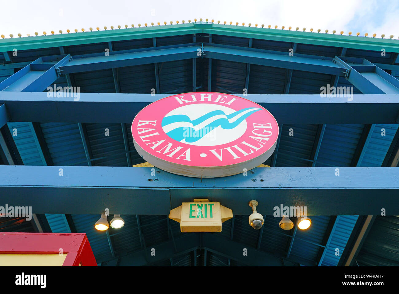 MAUI, HI-2 APR 2018 - Ansicht der Kihei Kalama Village, einem kleinen Einkaufszentrum mit Souvenirs und Restaurants in Maui, Hawaii. Stockfoto