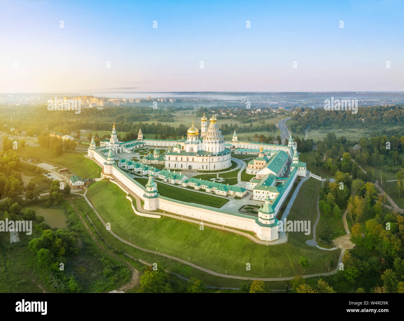 Luftaufnahme auf das Neue Jerusalem Kloster auf sunrise in Istrien, Moskau, Russland Stockfoto