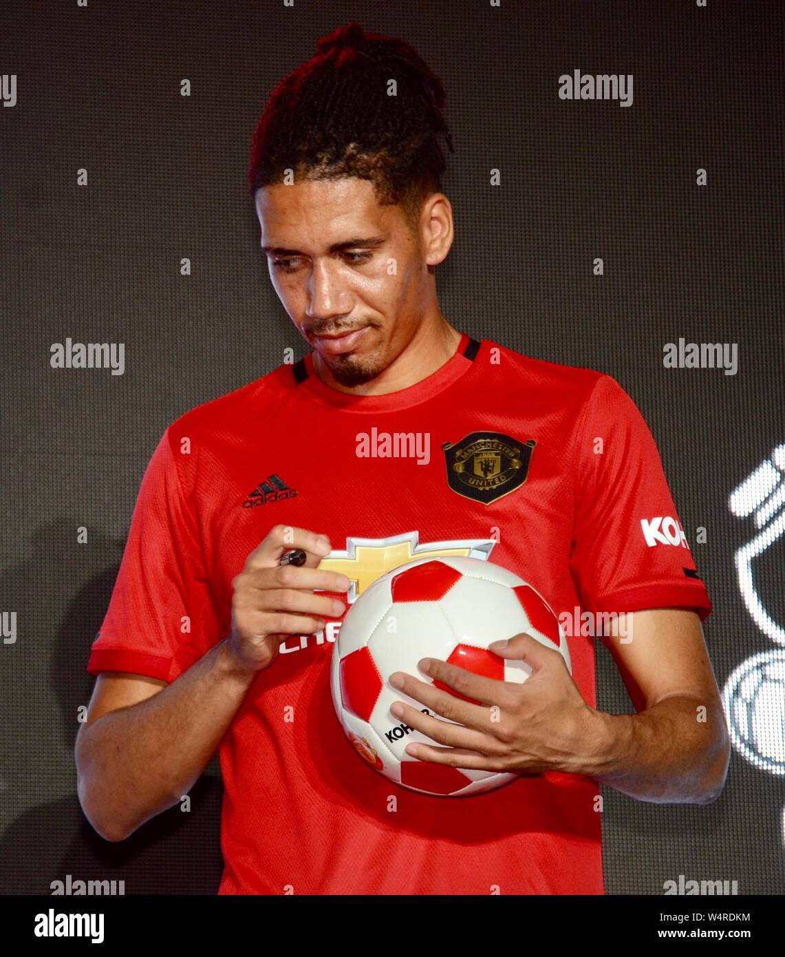 Chris Smalling von Manchester United F.C. der Premier League besucht eine Werbeveranstaltung für Kohler während 2019 Saisonvorbereitung tour in Shanghai, China, 23. Juli 2019. Stockfoto