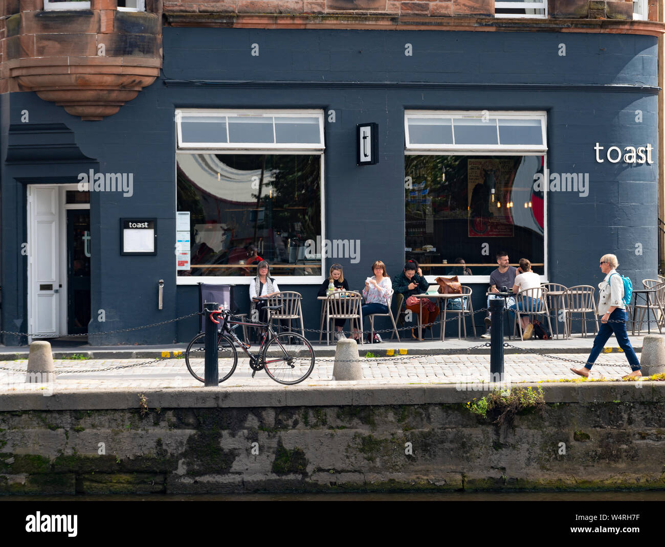 Die Außenseite des Toast Cafe Restaurant und Bar in Leith, Schottland Großbritannien Stockfoto