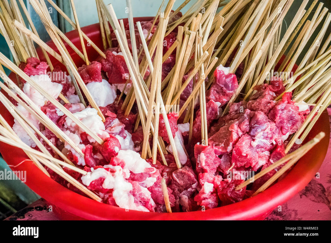 Schale der rohen Lamm shashliks, Ubud, Bali, Indonesien Stockfoto