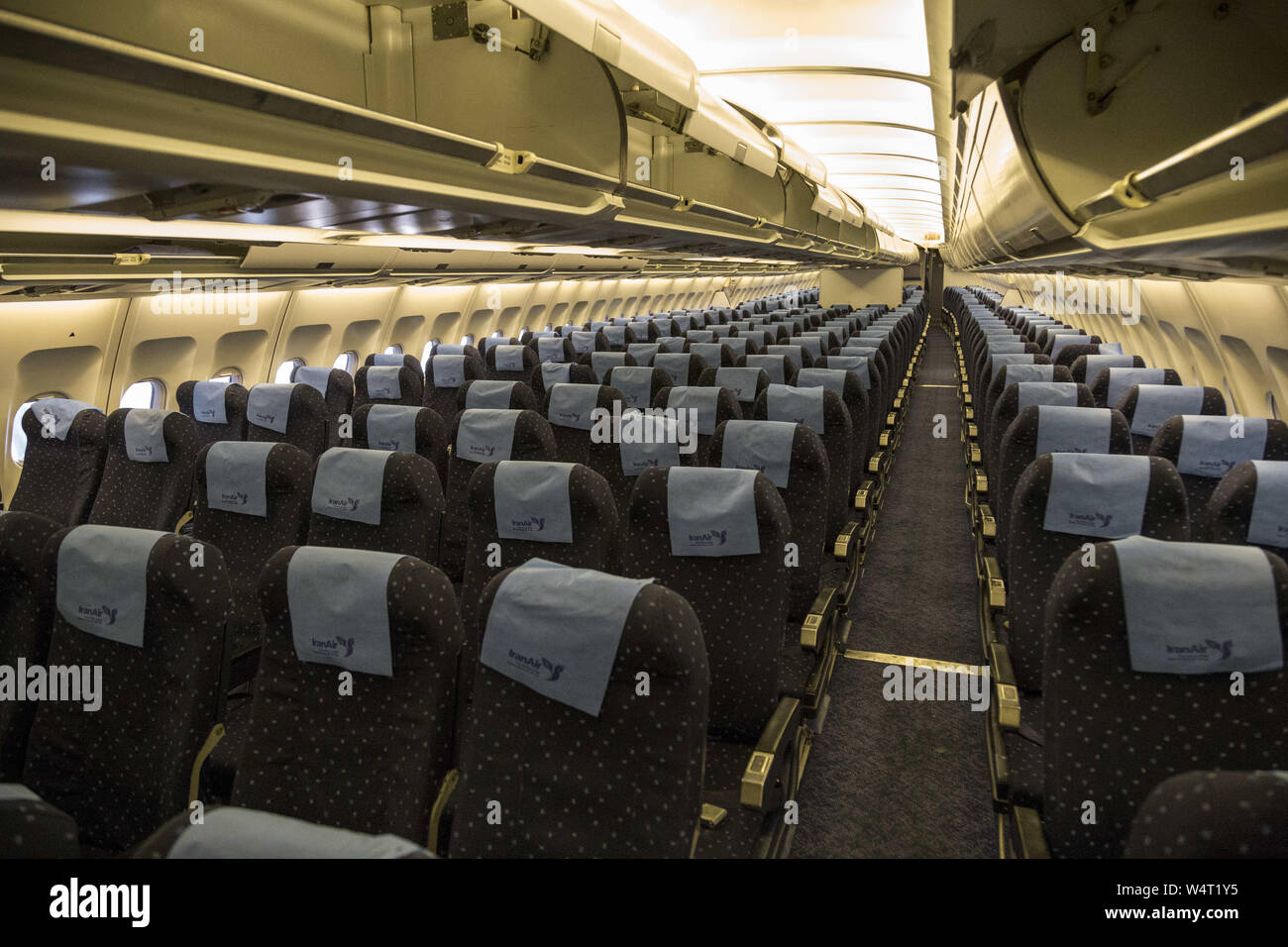 Juli 24, 2019, Teheran, Tehran, Iran: Dieses Foto zeigt Techniker und Mitarbeiter in einer wartungshalle der Iran Air (HOMA) am Internationalen Flughafen Mehrabad in Teheran, Iran. (Bild: © rouzbeh Fouladi/ZUMA Draht) Stockfoto