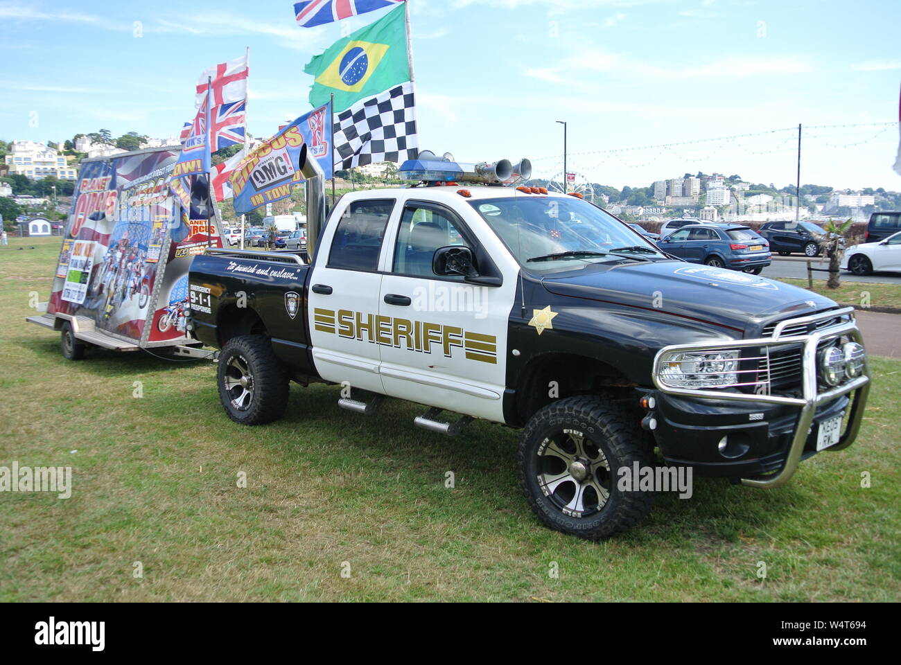 Planet Circus Dodge Ram in den Farben der Transformatoren Decepticon ...