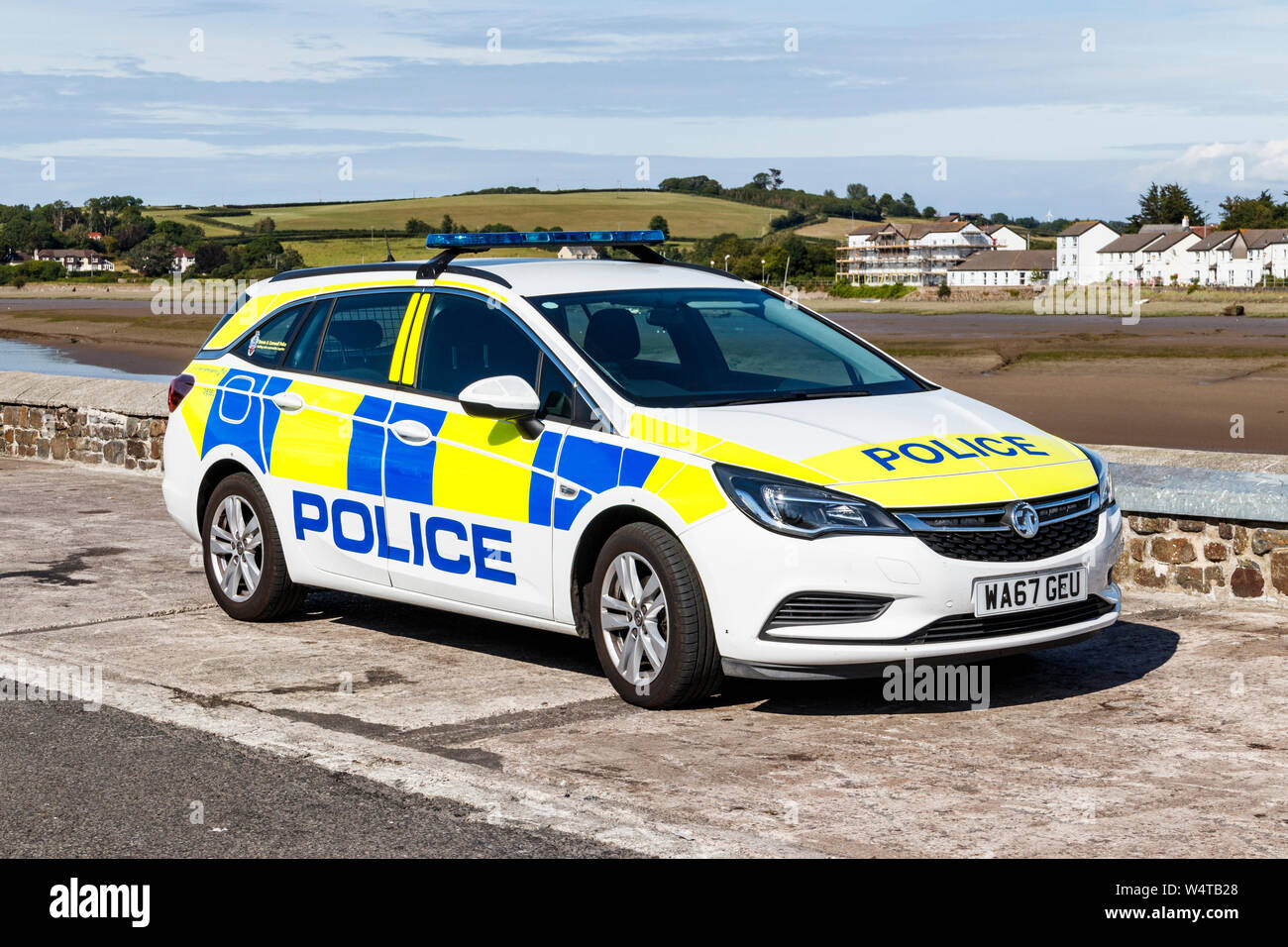 Ein Vauxhall Astra Devon & Cornwall Polizeiauto am Kai in Bideford, Devon, Großbritannien Stockfoto