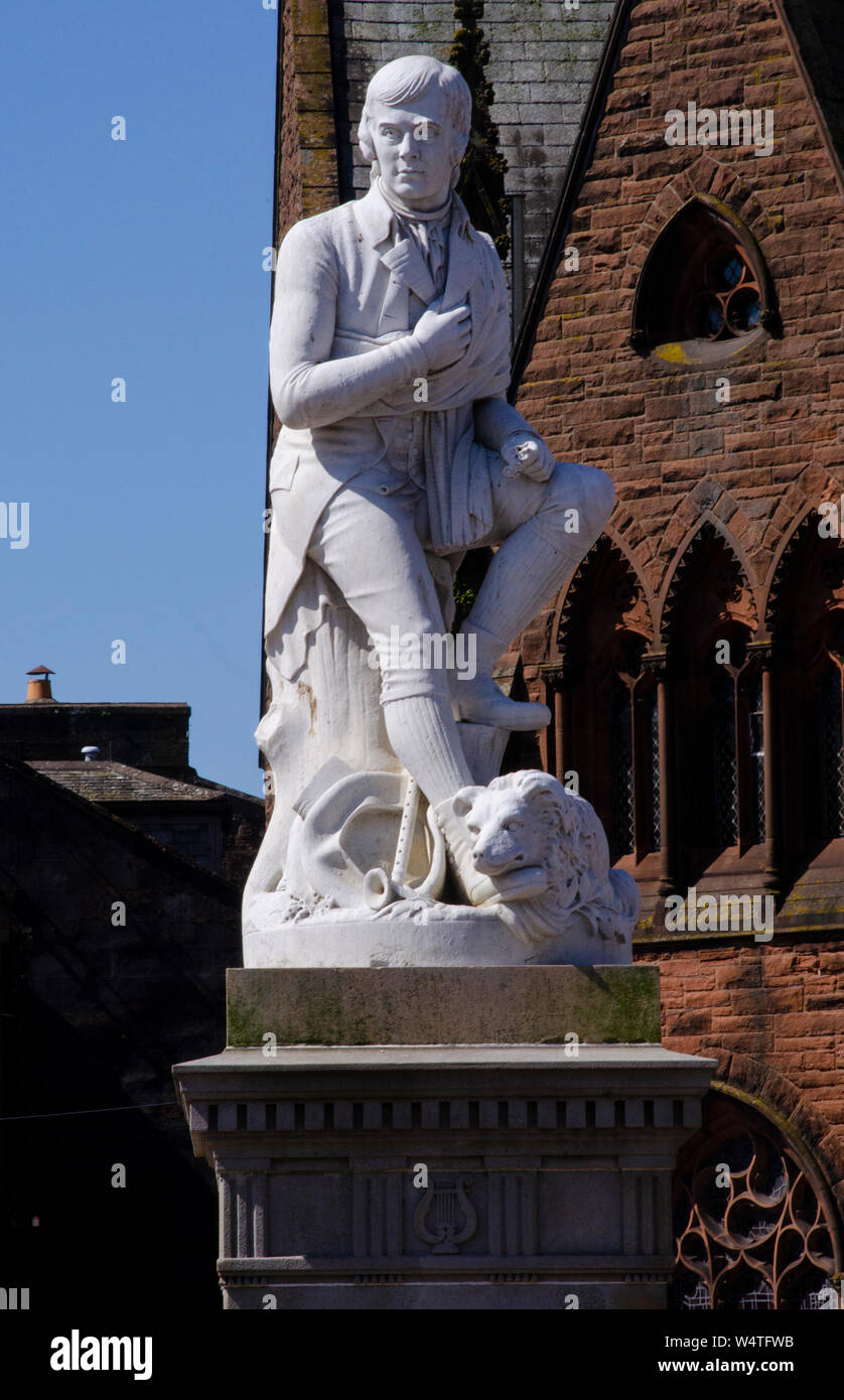 Eine Statue von Robert Burns (25. Januar 1759 - 21. Juli 1796) in Dumfries Schottland Großbritannien Stockfoto