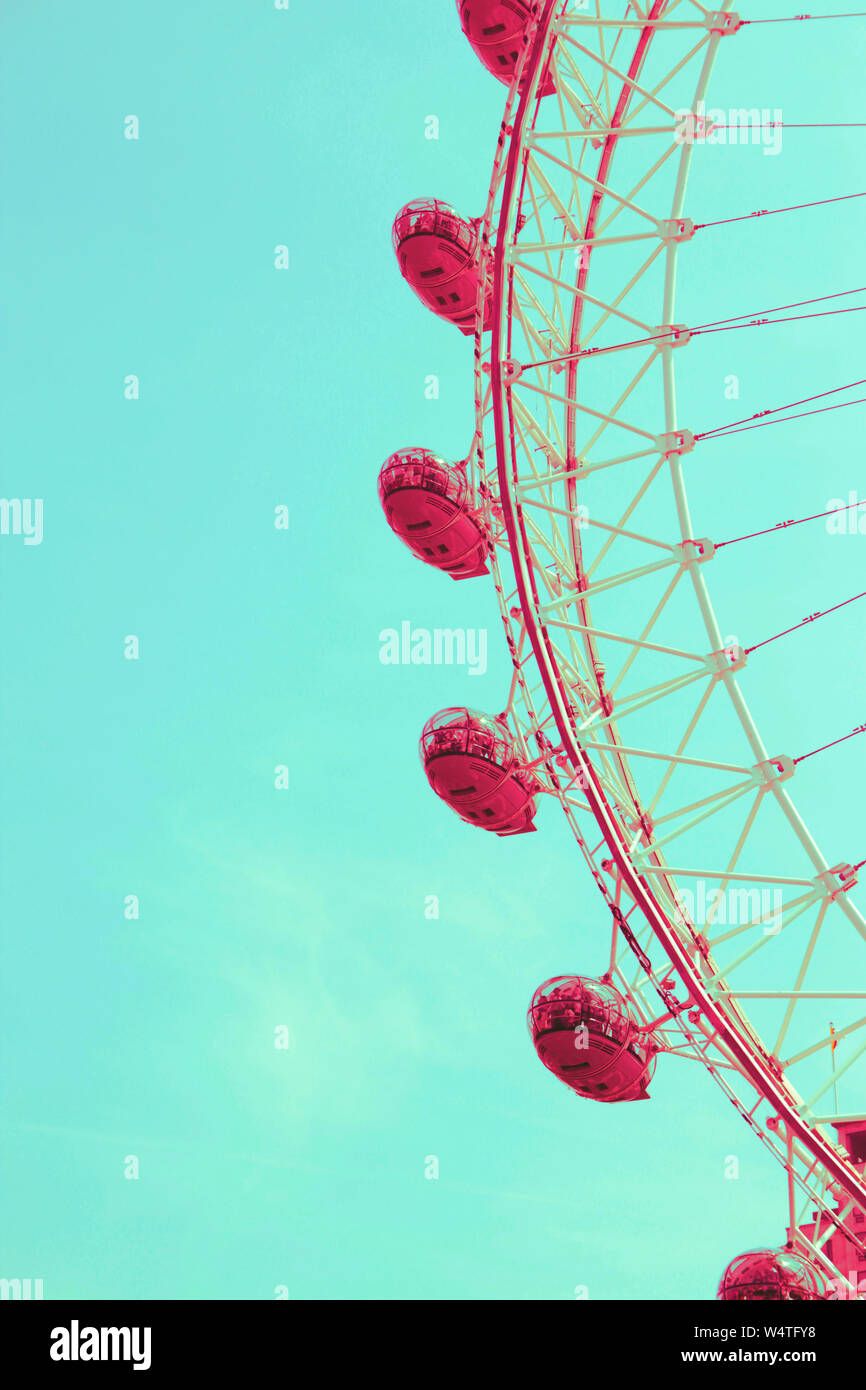 Eine neue Perspektive auf das London Eye, von Pop Art aus der Mitte des 20. Jahrhunderts inspiriert. Stockfoto