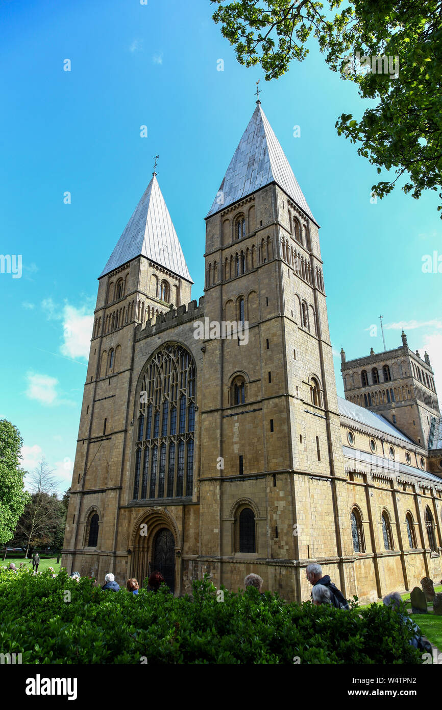 Die Westfassade der Kathedrale Kirche von Southwell Minster, Southwell, Nottinghamshire, England, Großbritannien Stockfoto