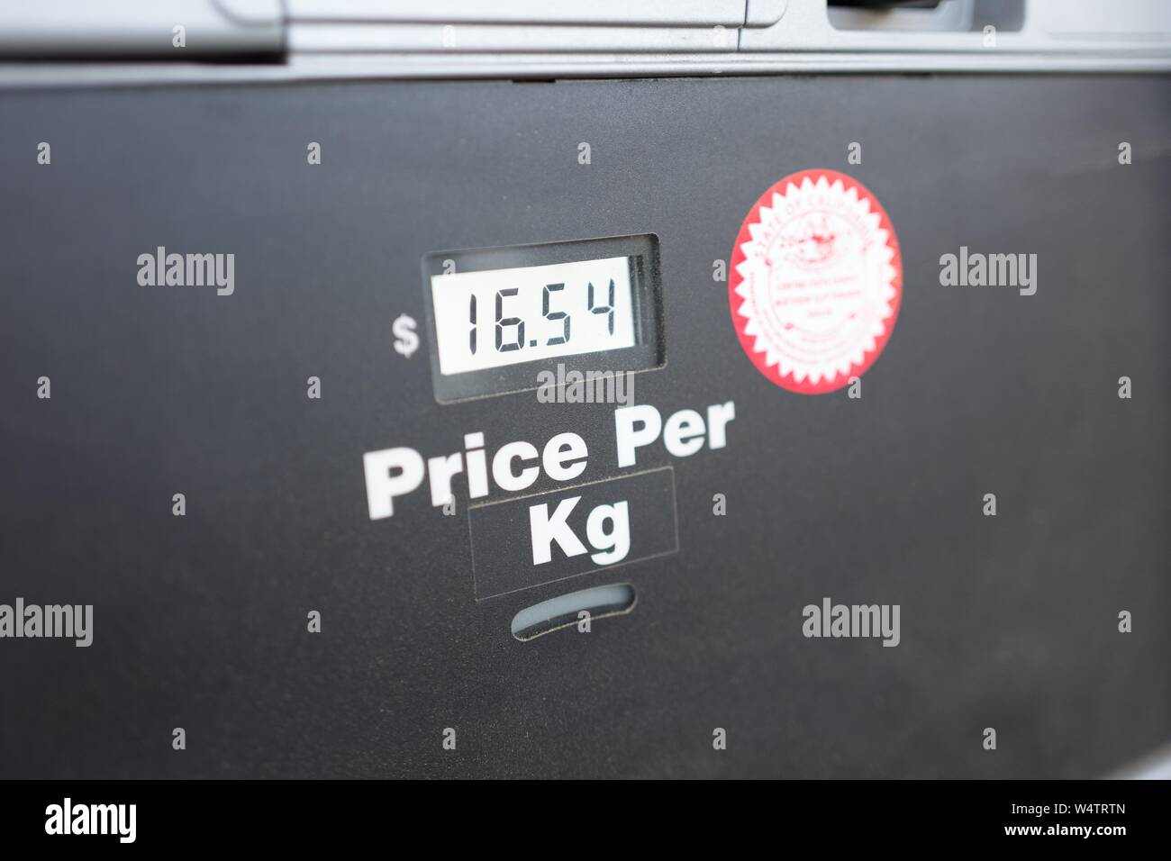 Nahaufnahme der Digitalanzeige an eine Pumpe Apparate mit einem Preis von $ 16.43 pro Kilogramm Wasserstoff bei einer experimentellen Verbraucher Wasserstoff-tankstelle für Brennstoffzelle emissionsfreie Autos, in San Ramon, Kalifornien, November 4, 2018. () Stockfoto