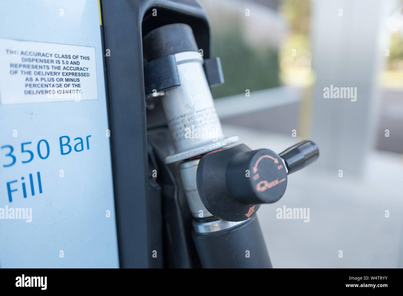 In der Nähe der Pumpe auf eine experimentelle Verbraucher Wasserstoff-tankstelle für Brennstoffzelle emissionsfreie Autos, in San Ramon, Kalifornien, November 4, 2018. () Stockfoto