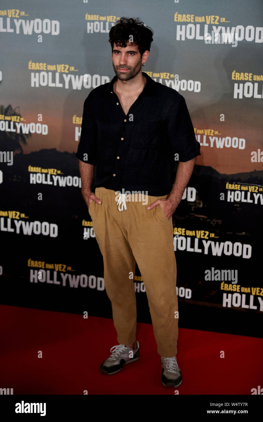 Tamar Novas kümmert sich um 'Erase una vez en Hollywood' (Once Upon a Time in... Hollywood) Film Premiere bei Dore Kino in Madrid, Spanien. Stockfoto