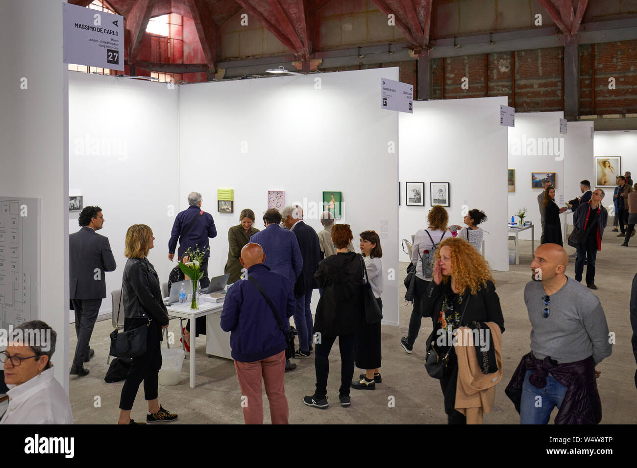 TURIN, Italien - 4. Mai 2019: Die phair Fotografie art fair in Borsa Valori mit Besuchern in Turin, Italien. Stockfoto