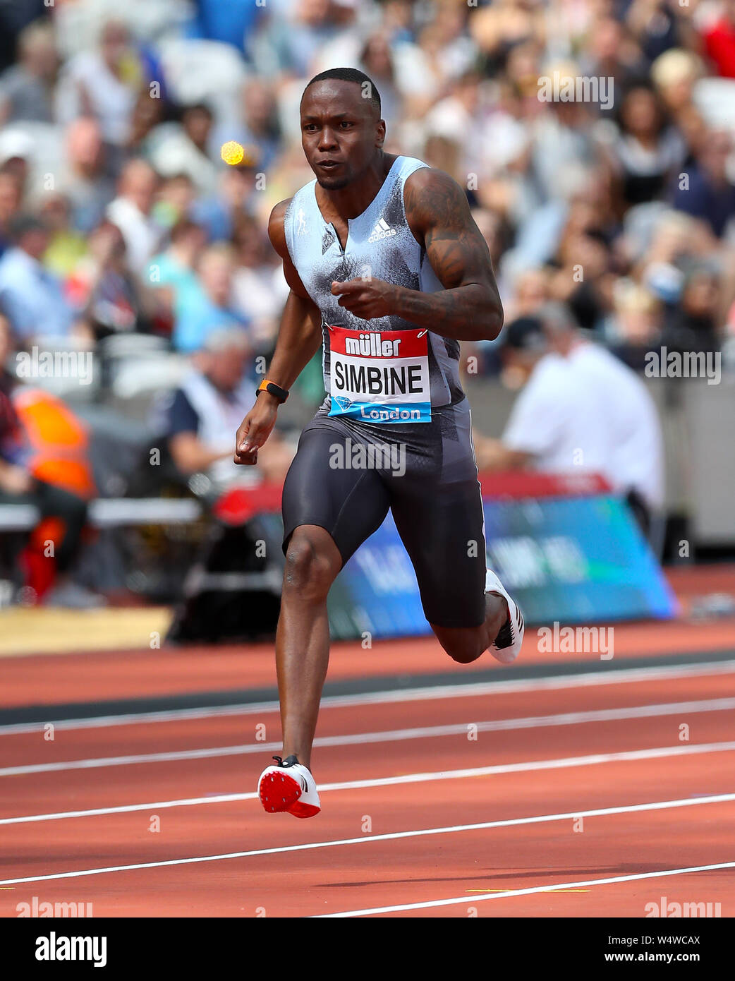 Südafrikas Akani Simbine konkurriert in der Männer 100 m Stockfoto