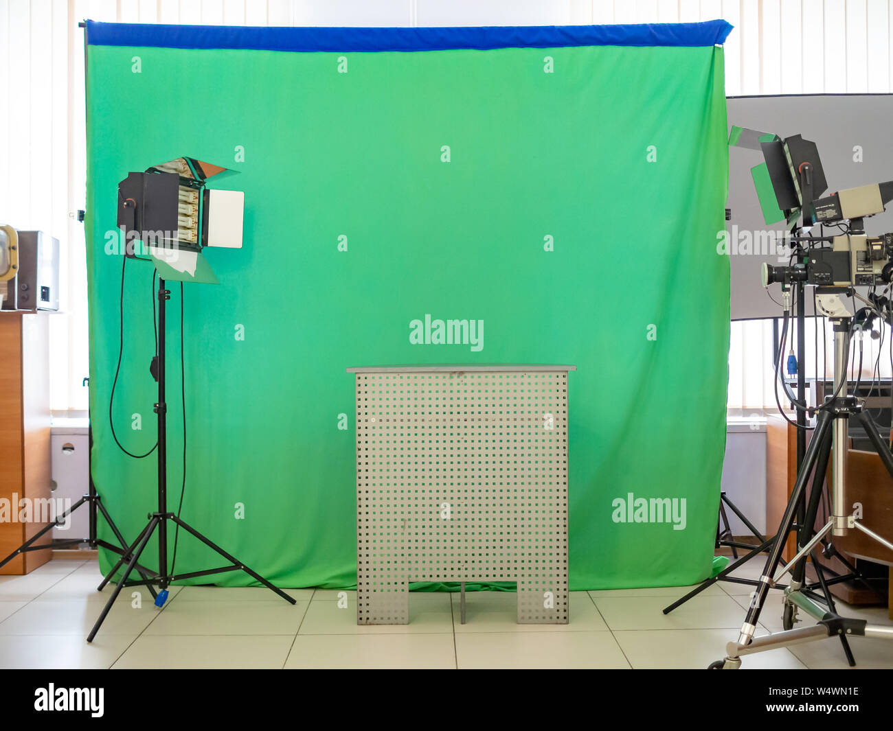 Echten leer Green Screen (Chroma Key) Film/Foto Studio mit Beleuchtung/Studio Equipment Stockfoto