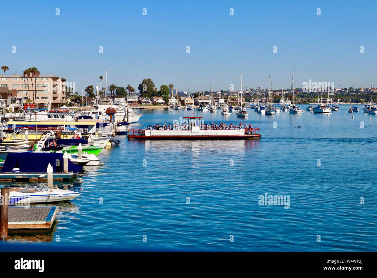Balboa Island Fähre Transportieren von Personen Stockfoto