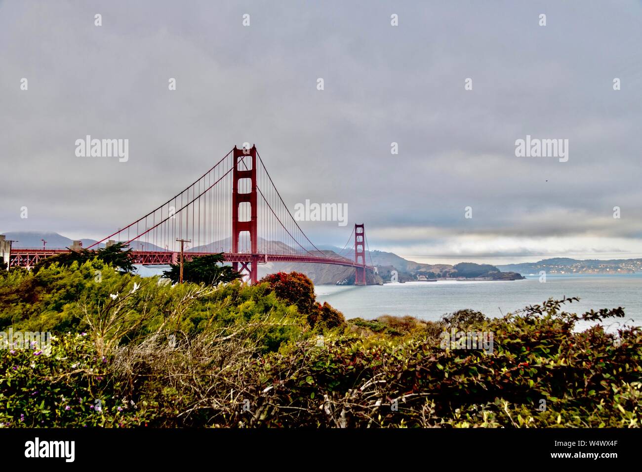 Golden Gate Bridge an einem bewölkten Tag Stockfoto