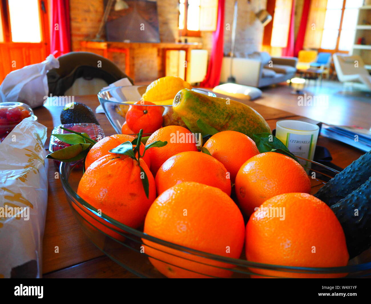 Lecker Papaya und frische Orangen Stockfoto