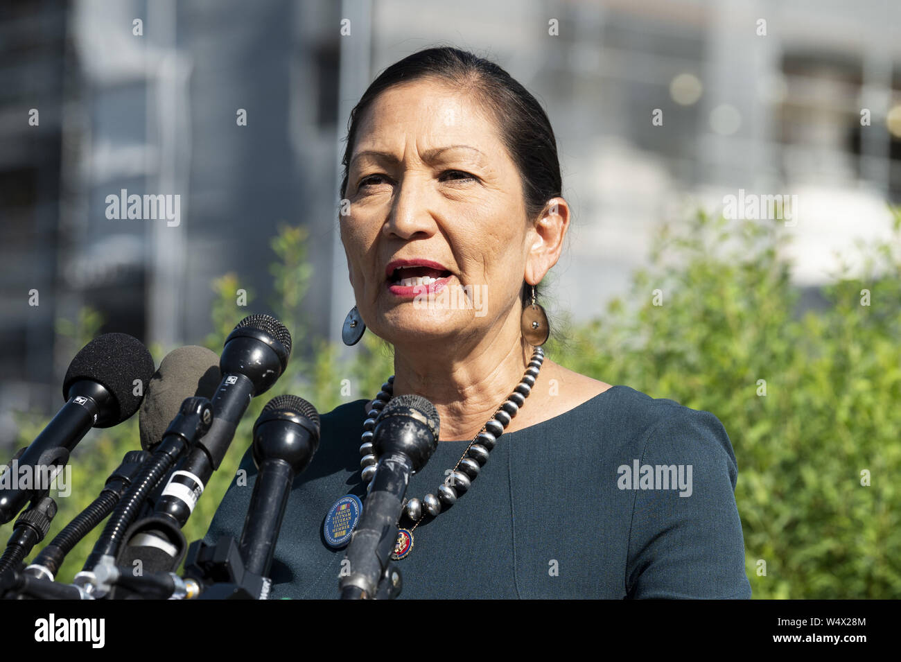 Washington DC, USA. 25. Juli 2019. Us-Vertreter DEB HAALAND (D-NM) bei einer Pressekonferenz für die Einführung der Null Abfall Handeln im Kongress, im Capitol in Washington, DC am 25. Juli 2019. Quelle: Michael Brochstein/ZUMA Draht/Alamy leben Nachrichten Stockfoto