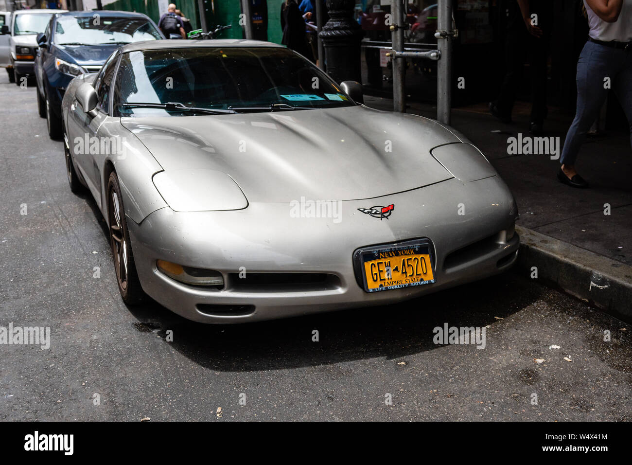 New York, USA - Juni 6, 2019: Sportwagen am Rand der Straße in Manhattan. Stockfoto